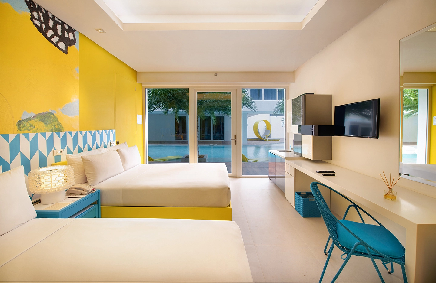 Deluxe Pool Side Room